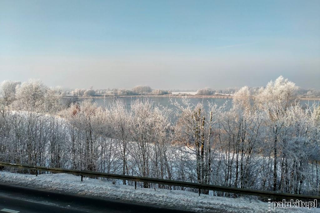 Kiedyś z tarasu widokowego przed Gąsawą podziwiało się jezioro, a teraz widok ten zasłaniają drzewa