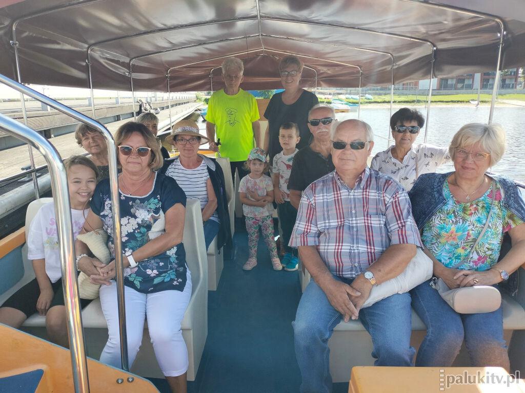 Seniorzy na fali. Uniwersytet płynął po Małym Jeziorze Żnińskim