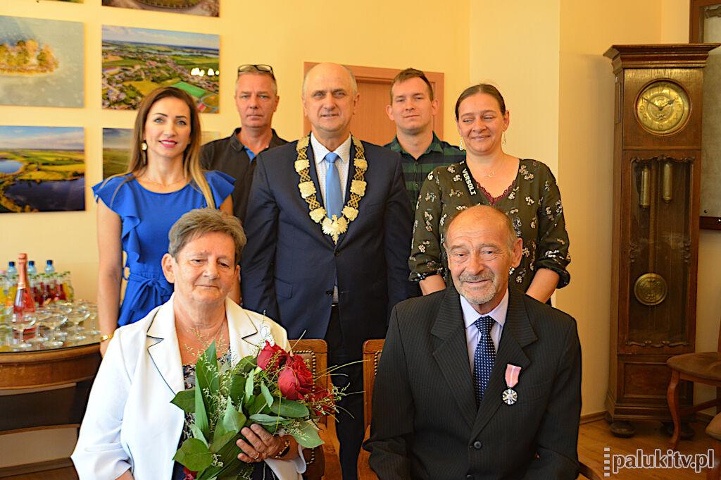 Czarną wołgą przed ołtarz. Zrozumieć drugą osobę receptą na szczęśliwe małżeństwo