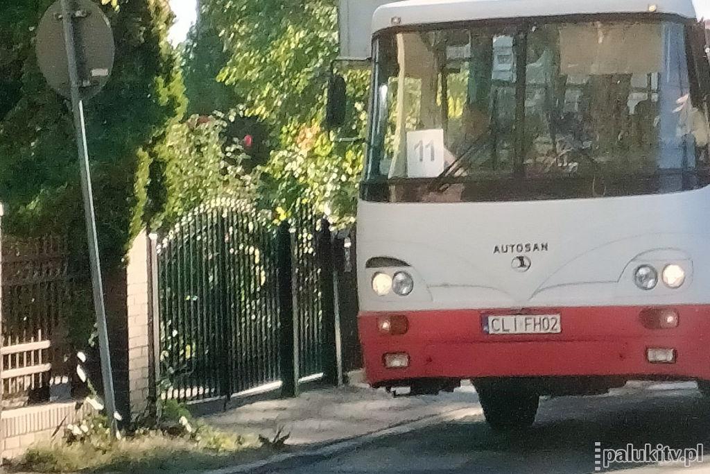 Pomysł mieszkańców na rozładowanie korków na Wandy Pieniężnej - droga obok przesmyku