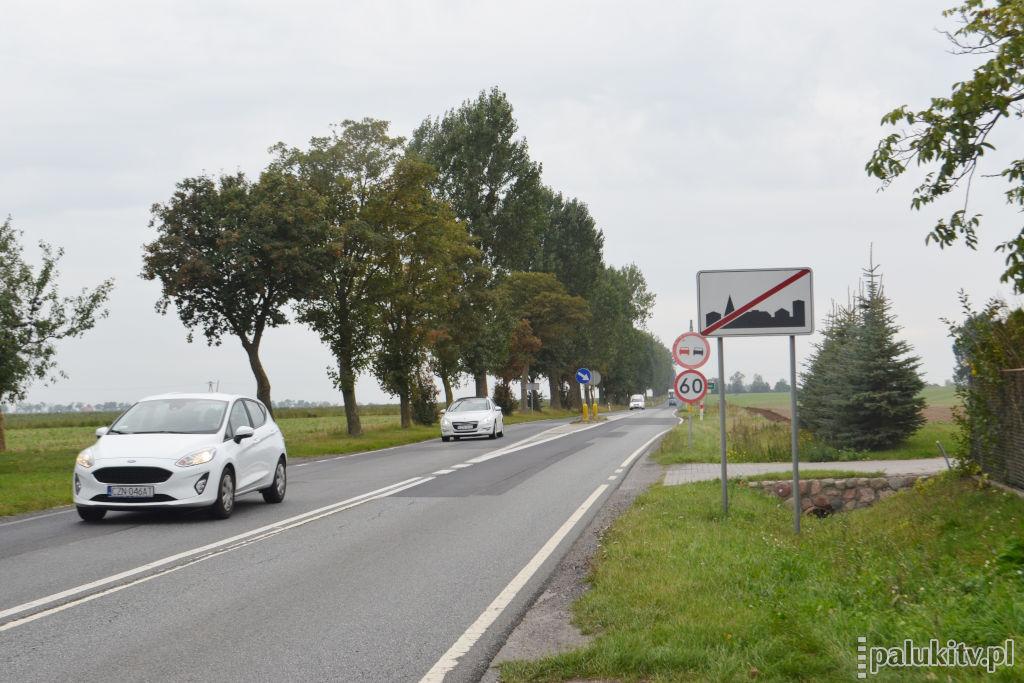 Nierówności i uskoki na drodze Żnin - Murczyn. Ograniczenie prędkości i zakaz wyprzedzania