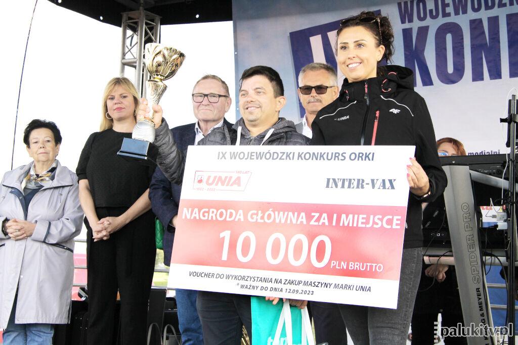 Idealna orka ma 20 cm głębokości. Najlepiej orał  reprezentant pow. toruńskiego. Dalekie miejsca Pałuczan