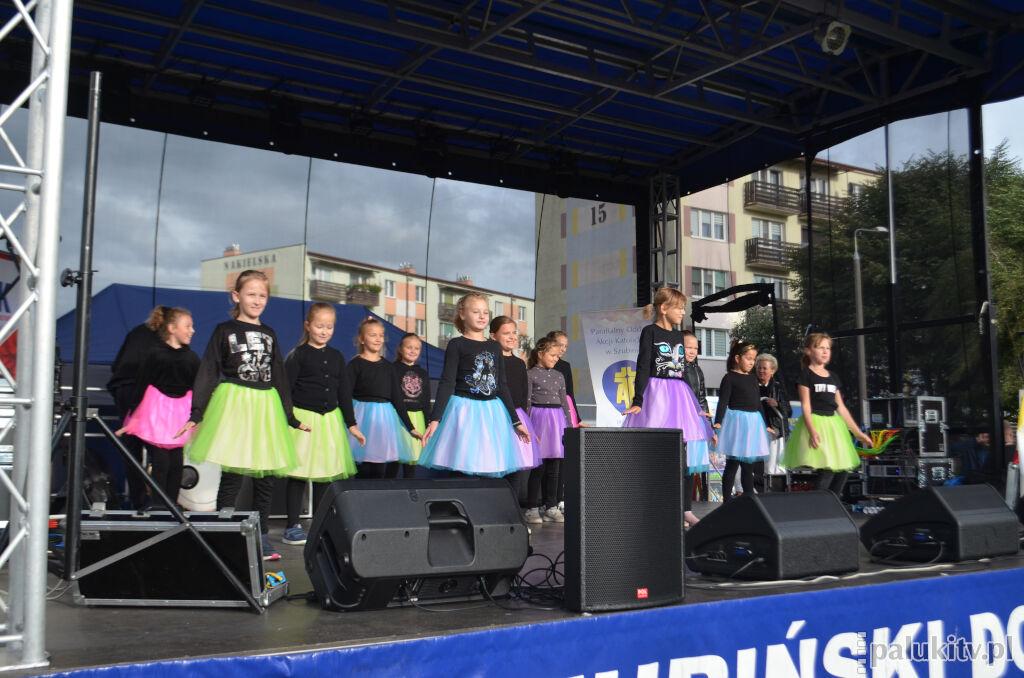 Śpiewem i tańcem zachęcali do wsparcia Stołówki św. Faustyny w Szubinie. Festyn charytatywny zakończył XXIV Dni Kultury Chrześcijańskiej