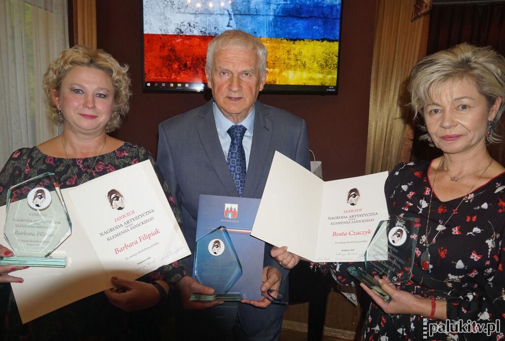 Pisarka i dwoje działaczy ze Żnina odebrało 