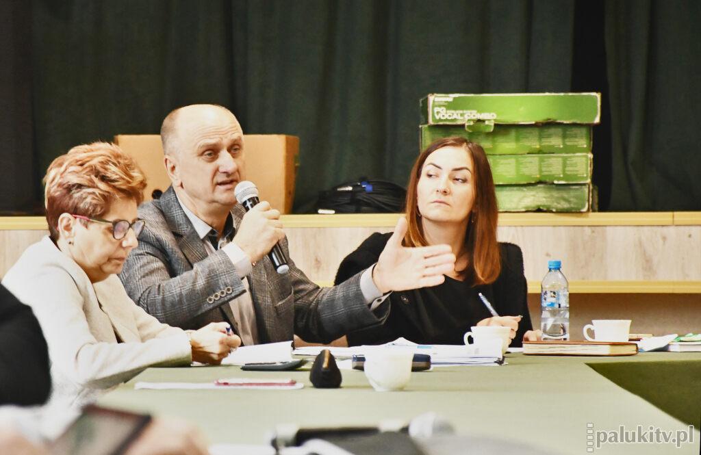 Radni oraz wójt szukają sposobu na oszczędzanie w gminie Gąsawa. Padła propozycja z wyłączaniem oświetlenia ulicznego.