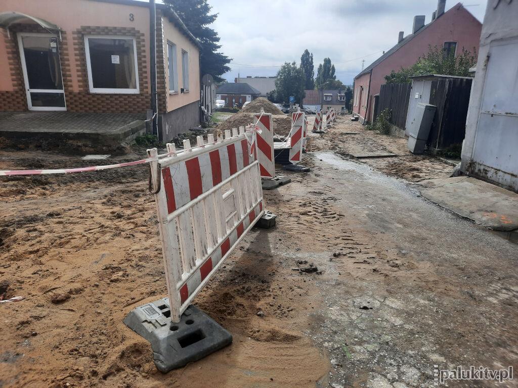 Przebudowa ulicy Strażackiej w Kcyni może się wydłużyć. Wykonawca uprzedził gminę