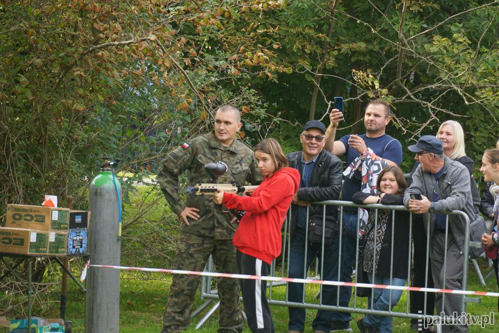 Wsiąść na Leoparda, dotknąć rosomaka - święto 2. Batalionu Logistycznego im. Ziemi Żnińskiej  (video, galeria)