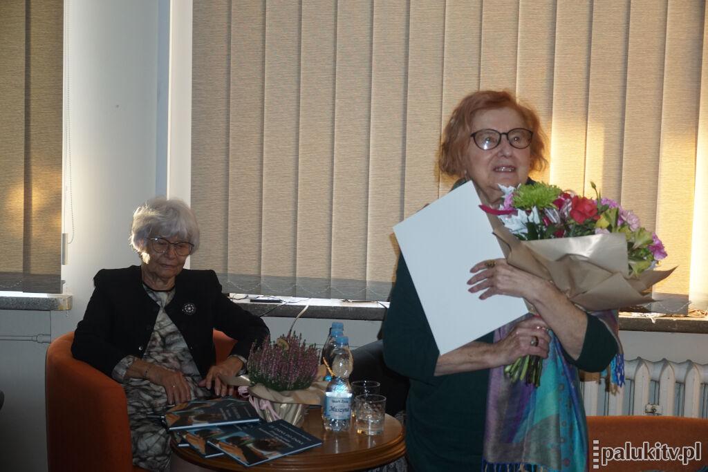 Kazimierz Piwkowski w pamięci żony i przyjaciółki rodziny. Prezentacja książki w żnińskiej bibliotece