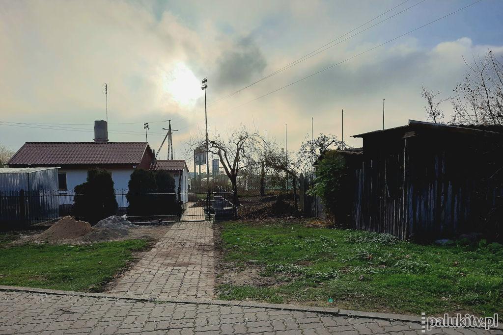 Gąsawa. Będzie wjazd, ale stoją szopki. Gmina sprzeda teren, ale w przetargu