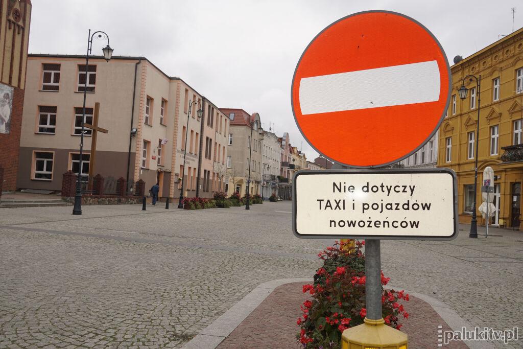 Rzecznik gminy zapowiada: w pierwszej połowie 2023 r. powstaną parkingi przed kościołem mariackim i na rynku w Żninie