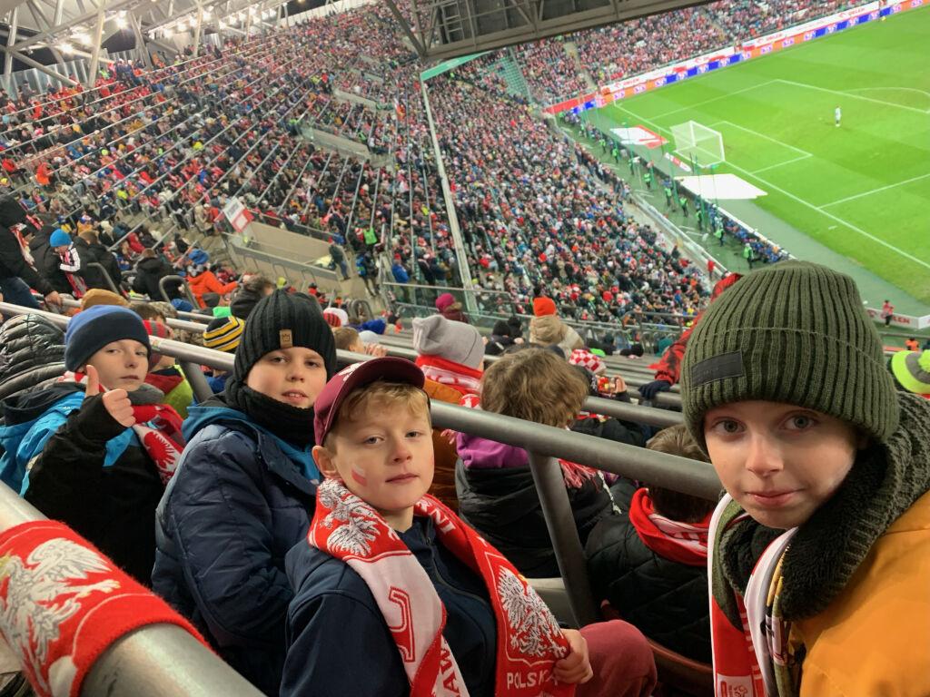 Podawali piłki - w nagrodę pojechali kibicować drużynie narodowej