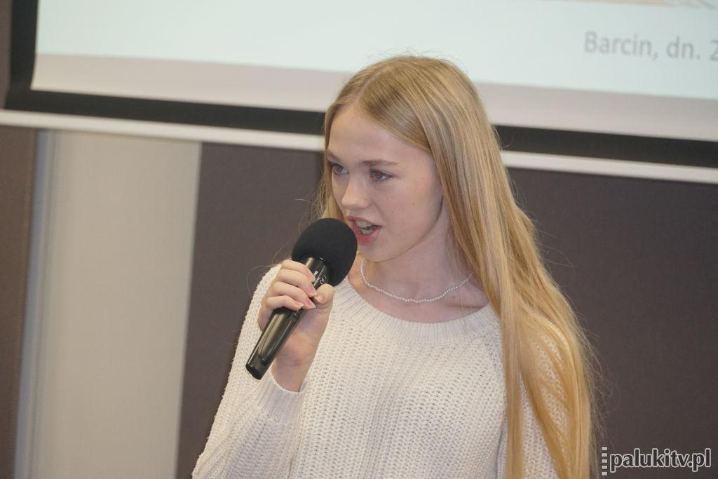 Karolina Mazurek rozsławia piękno Pałuk. W ogólnopolskim konkursie krasomówczym w Legnicy zdobyła nagrodę specjalną
