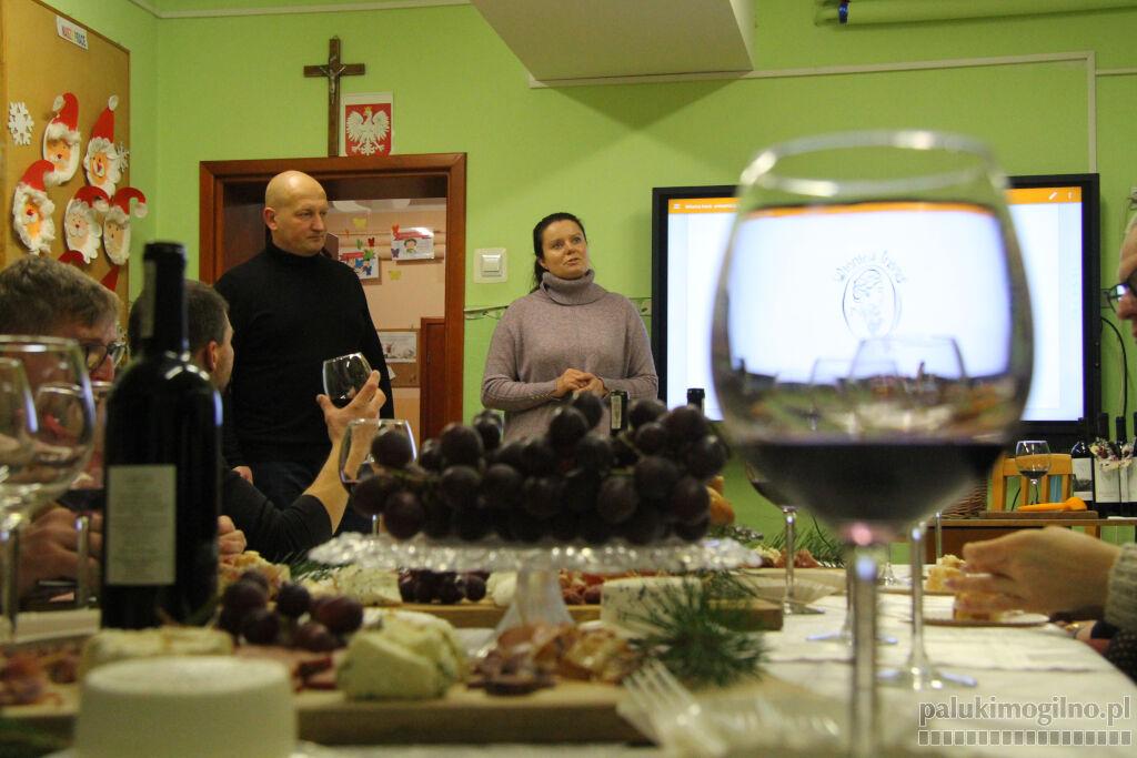 Nowe Dąbie - uczta pałucka na dziesięć osób plus trzy: degustacja wina, kozich serów i wędlin
