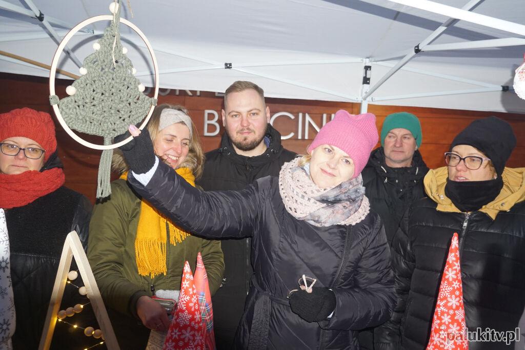 Pastorałki i rękodzieło na jarmarku przed ratuszem w Barcinie (zdjęcia)