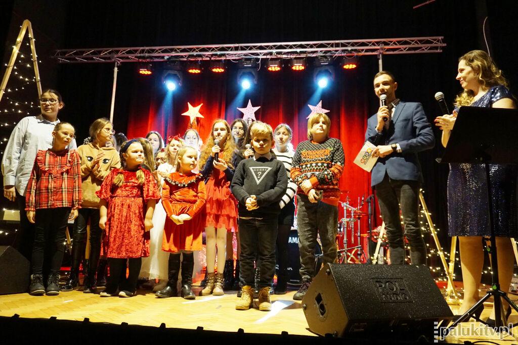 Koncert świąteczny w Janowcu Wielkopolskim w oczekiwaniu na pierwszą gwiazdkę