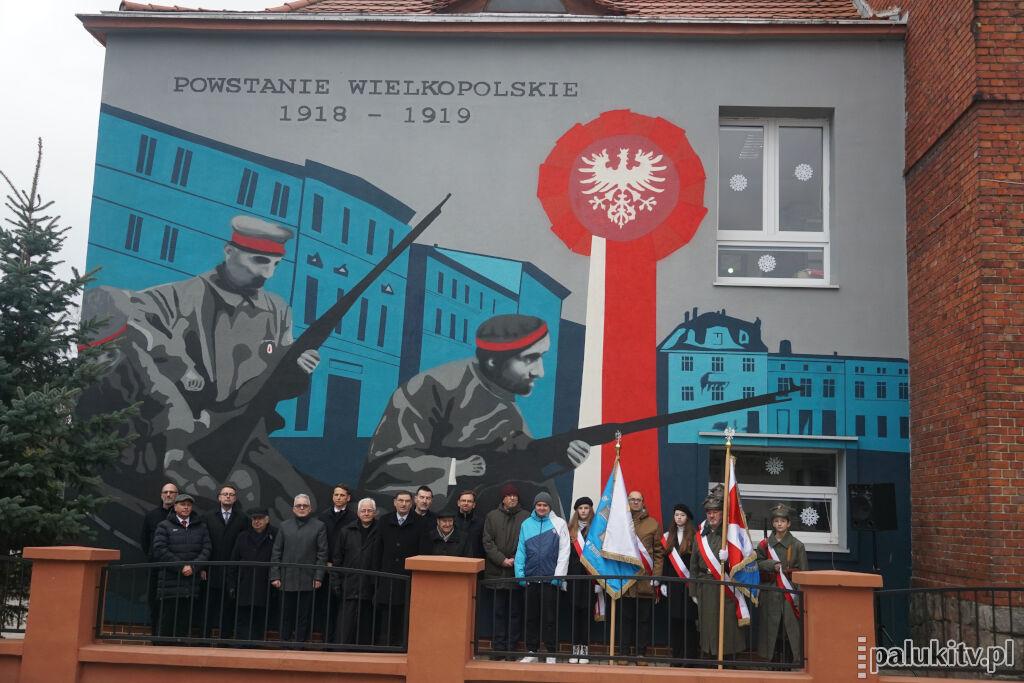 Mural upamiętniający żnińskich powstańców odsłonięty w Narodowy Dzień Pamięci Zwycięskiego Powstania Wielkopolskiego (wideo)