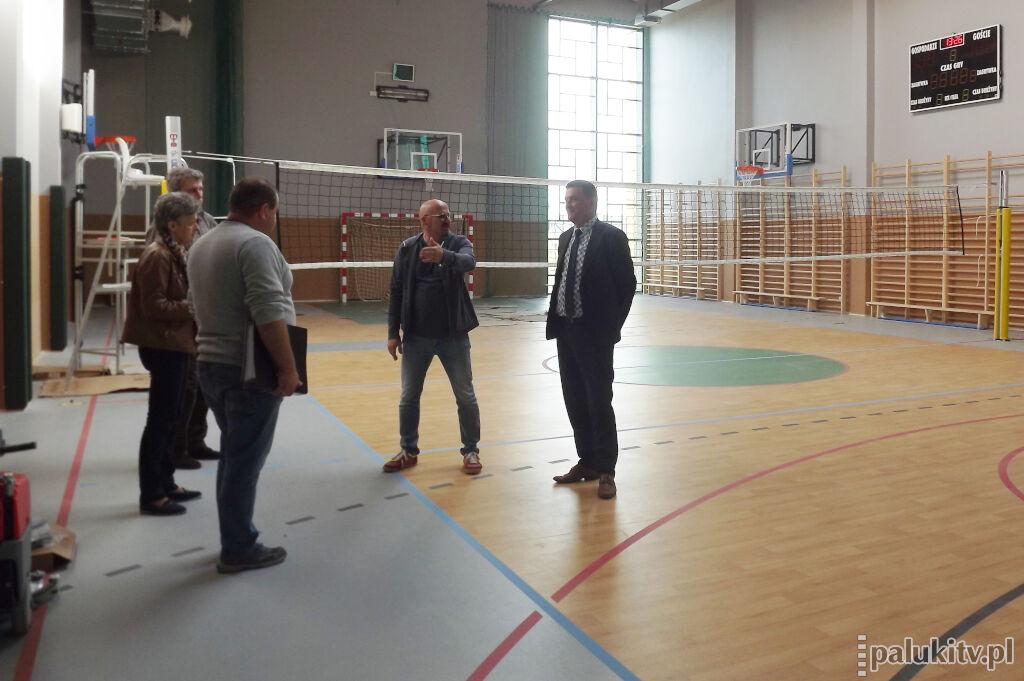 Więcej za korzystanie z hal sportowych, siłowni, pomieszczeń Gminnego Domu Kultury w Rogowie i świetlic wiejskich 