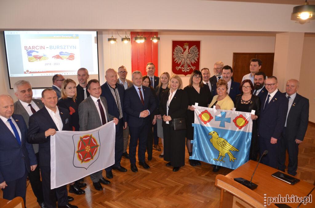 Prąd z Barcina dla ukraińskiego Bursztyna. Oficjalne podpisanie umowy o partnerstwie obydwu miast (zdjęcia)