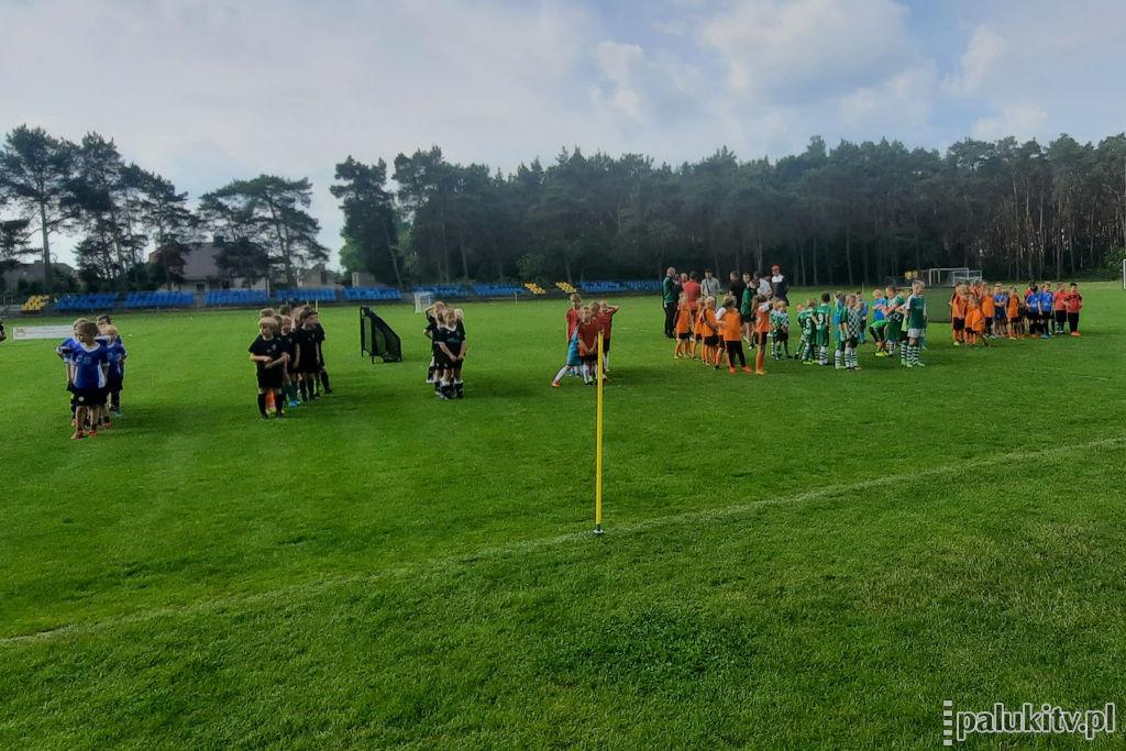 Za ponadprogramowe kopanie piłki na janowieckim boisku orlik i stadionie trzeba będzie zapłacić
