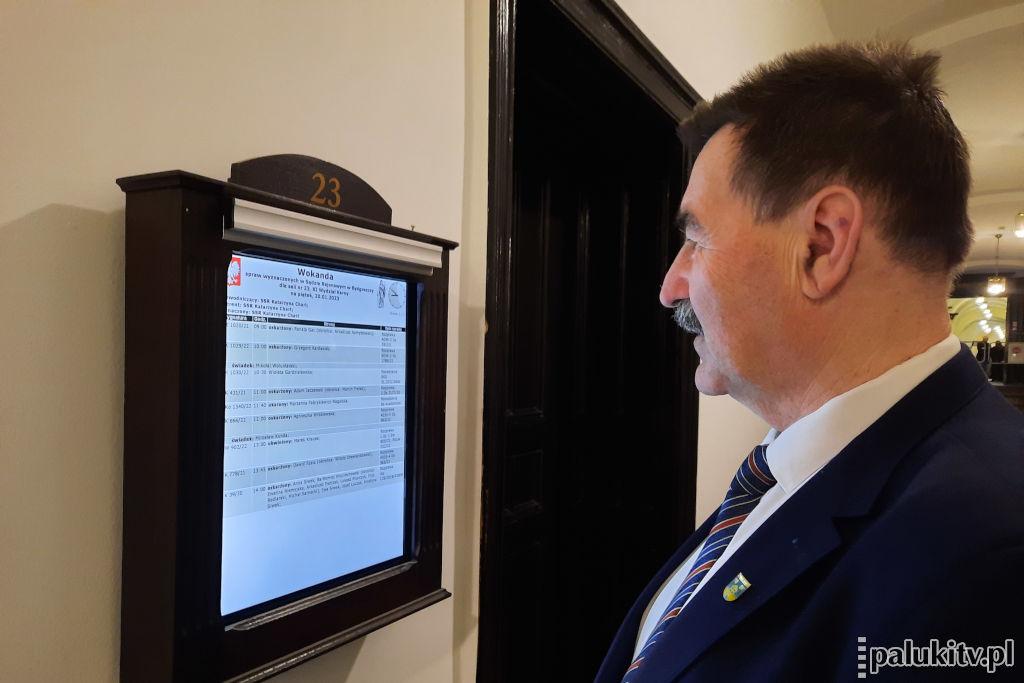 Sprawa o zniesławienie starosty żnińskiego i byłego dyrektora szpitala. Strony wyszły z sali po 15 minutach