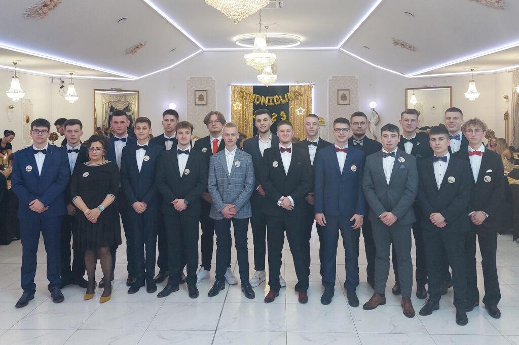 Studniówka maturzystów z mechanika