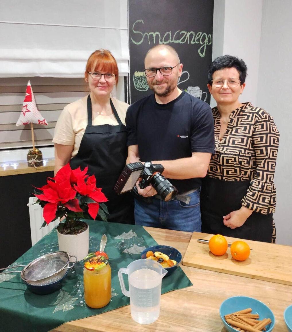 Panie z KGW w Piechcinie  wystąpiły w Teleexpressie. Ich sernik i wigilijny susz w świątecznym kanonie