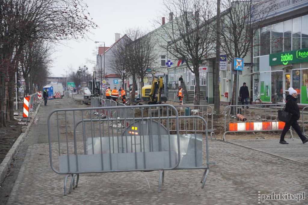 700-lecia zamknięta między wjazdem do Netto, a ZUS-em