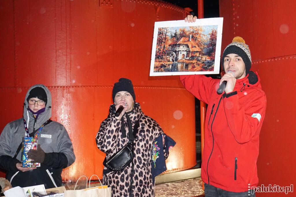 W Janowcu Wlkp. padł kolejny rekord. Do puszek z logo WOŚP trafiło 30.200 zł (wideo + zdjęcia)