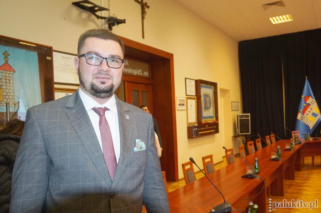 30 urodziny radnego w nowej świetlicy w Brzyskorzystewku - A gdzie opłata za wynajem, skoro nie było cennika? - Cennik był a ja mam dowód wpłaty