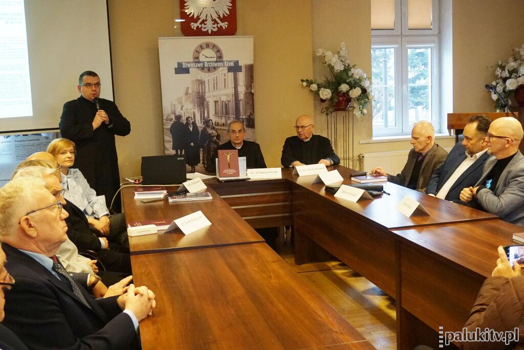 Druga publikacja, w której centrum znajduje się Sanktuarium Krzyża Świętego w Kcyni 