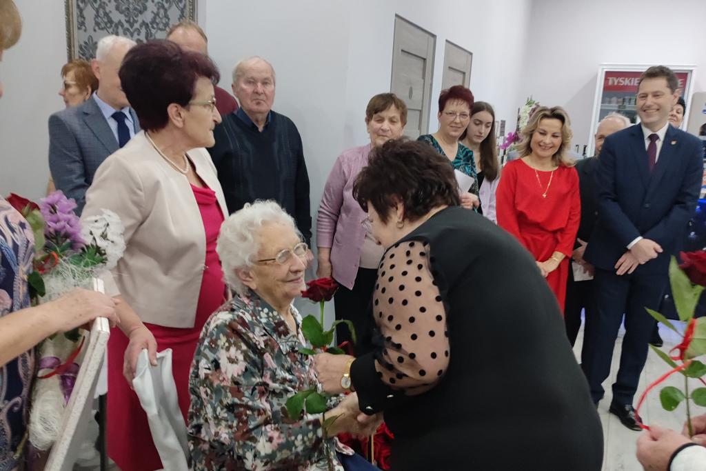 Medal od Marszałka dla mieszkanki Królikowa (wideo + zdjęcia)