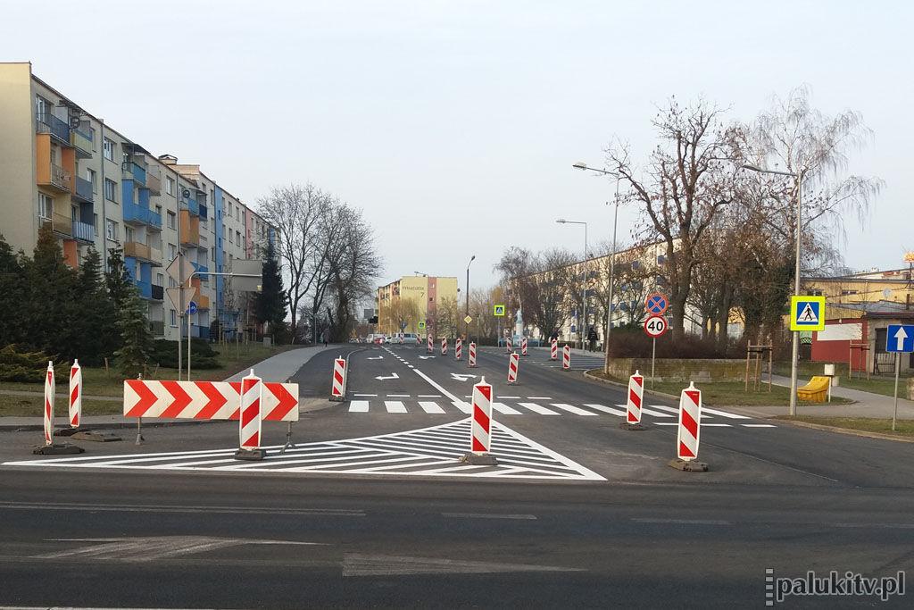 Pasy na Browarowej są malowane. Kierowcy pytają o termin otwarcia drogi