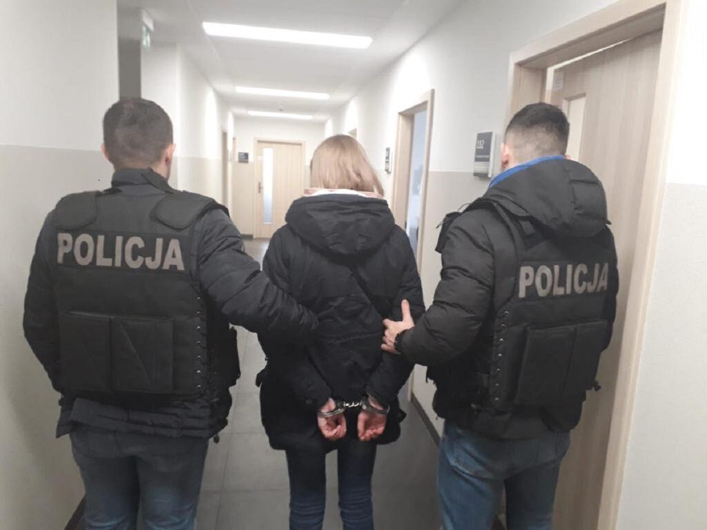 Wynieśli ze sklepu towar z pominięciem kas. Zatrzymała ich policja
