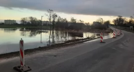 Czemu woda z pól wdarła się na drogę powiatową w Brudzyniu?
