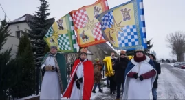 Orszak Trzech Króli w Żernikach do kościoła Narodzenia NMP (zdjęcia)