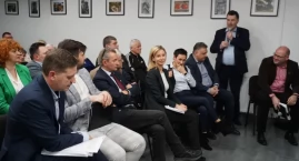 Starosta pieniędzy na wywóz chemikaliów nie ma; otrzymał deklaracje pomocy w ich zdobyciu (zdjęcia)