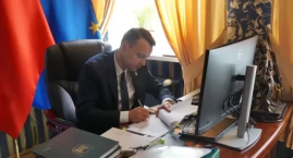 Burmistrz Żnina chce wpuścić słońce do gabinetu, ale rewolucji majowej nie będzie (wideo + zdjęcia)