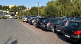 Piwo, samochodowe bączki i nocne śpiewy na żnińskim parkingu