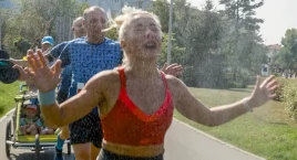 Wodne kurtyny i głośny doping na Miodowym Biegu w Barcinie