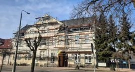  Nowy dach nad janowieckim ośrodkiem zdrowia. Prace ruszyły