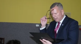 Były burmistrz Żnina zawieszony jako nauczyciel w szkole w Dąbrowie