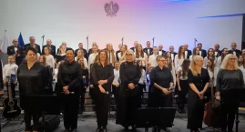 Chóry: Moniuszko i Pikolaki ze żnińskiej jedynki wystąpiły na uroczystej sesji Sejmiku Województwa w rocznicę Bydgoskiego Marca (zdjęcia+film)