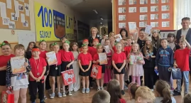 Emocje, ekspresję oraz wielkie umiejętności pokazali najmłodsi uczniowie z Mycielewa. Nina Jarecka oraz Iza Kamińska to najlepsze solistki