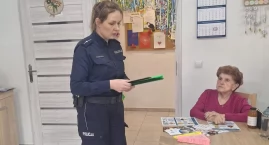 Policjantka w Dziennym Domu Aktywny Senior uczyła, jak ustrzec się przed oszustami