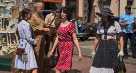 Moda retro  z czasów II Wojny Światowej na Łabiszyńs&hellip;