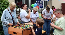 Biblioteka uczy, bawi i łączy – rodzinny piknik z ks&hellip;