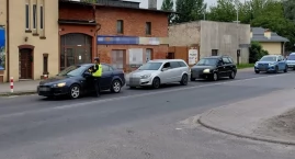 Pościg za jadącym chodnikiem nissanem od Dworcowej a&hellip;