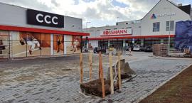 Nowe sklepy i mieszkania w kompleksie 