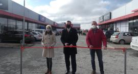 Przecięli wstęgę, zwiedzili sklepy i mieszkania