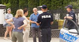 W Wolicach rowery fruwają do góry kołami. Zamiast rozbiórki, trwa rozbudowa toru. Policjanci wezwani przez sąsiadów są bezradni (zdjęcia)